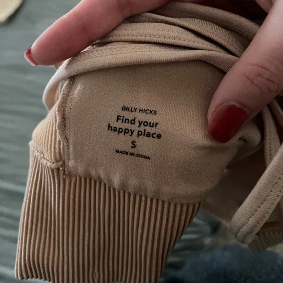 Hollister Gilly Hicks top - Picture 3 of 3